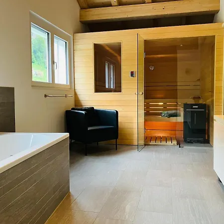 Mit Sauna In *